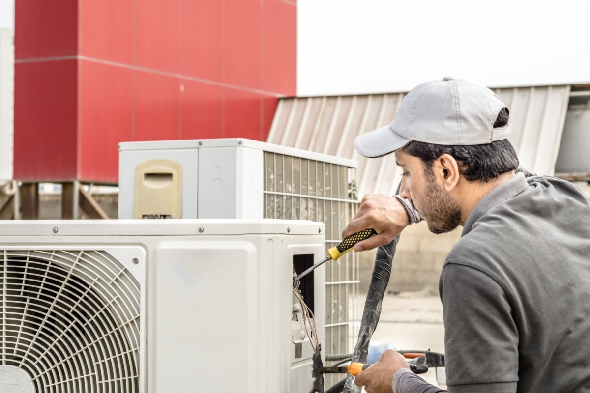 causes of musty duct smell signs